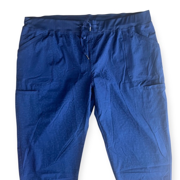 Zavate Ava Therese Cheetah Sheba Women’s Cargo Jogger Scrub Pants - Picture 5 of 9